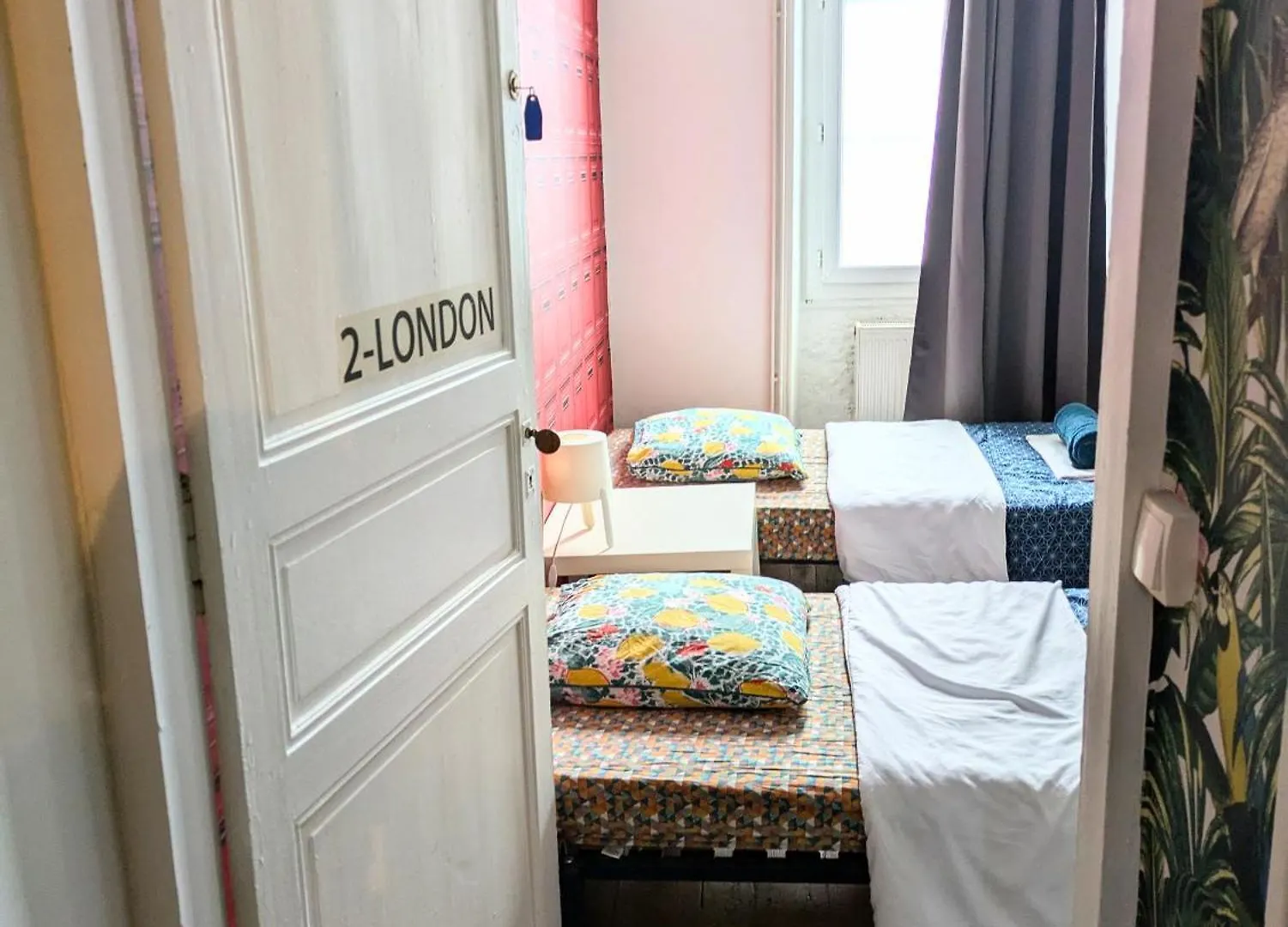 White Chapel Bed and Breakfast Condom Bed & Breakfast